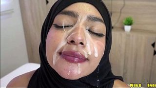 Hijab Montok Digebukin Brutal Sampe Crot Di Mana-mana