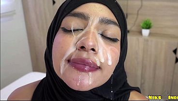 Hijab Montok Digebukin Brutal Sampe Crot Di Mana-mana