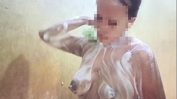 Lihatin Aku Mandi, Sayang, Biar Basah Kuyup Dan Bikin Kamu Makin Nafsu.