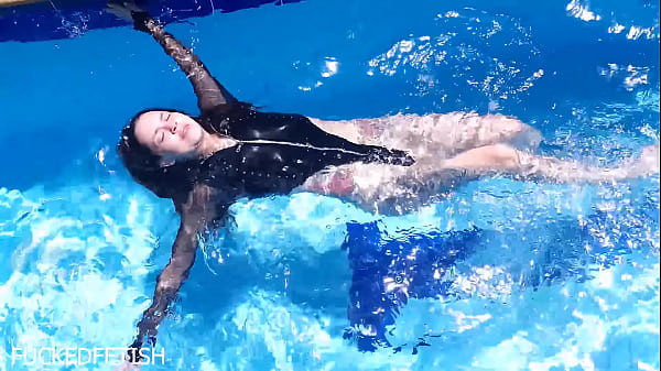 Jessica Bunny Tubuh Basah Kencang Di Dalam Air