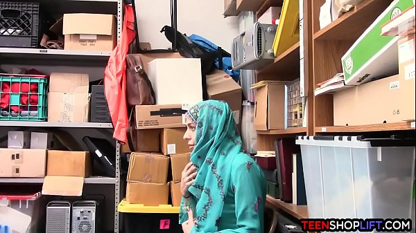 Remaja Arab Ketahuan Mencuri Di Toko, Langsung Digebuk Dan Digarap Satpam
