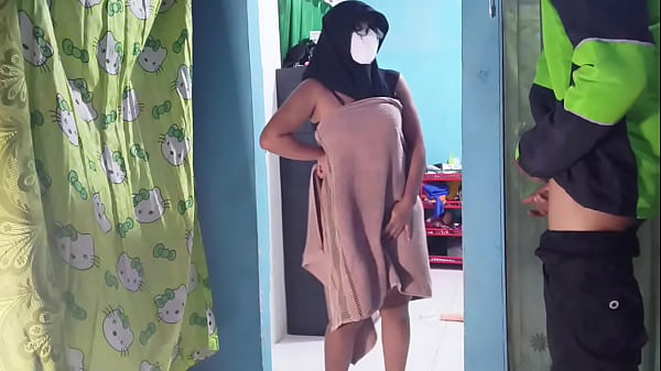 Kebetulan Ojol Ngeliatin Pas Lagi Sibuk Mainin Diri Sendiri Sambil Nunggu Makanan.