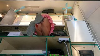Lihat Tuh Si Jalang, Pas Nunduk Di Meja, Bikin Liang Kontol Tegang Dari Samping Bawah Rok.