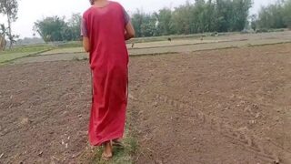 Monyet Bangsat, Bini Tetangga Ngocok Kontol Di Sawah – Ngentot Desa