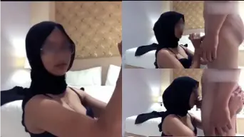 Nisa Mahasiswi Berjilbab, Bagian 1: Bibir Merah Dan Jilbab Terbuka