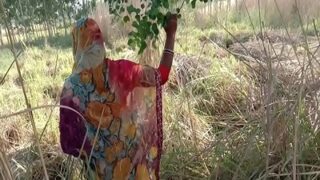 Tonton Video Sengit Sasur Dan Bahu Di Ladang, Gaya Desi Outdoor Bikin Panas!