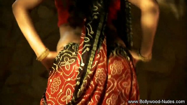 Tari Cewek India Coklat Manis, Goyangannya Bikin Makin Pengen.
