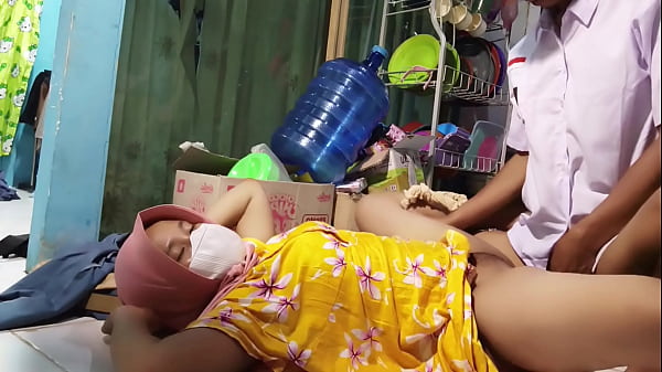 Ajak Ngentot Ibu Tiri Pas Siap-siap Berangkat Sekolah, Bikin Makin Panas Pagi Ini.