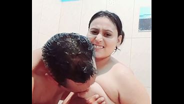 Desi Mandi Bareng, Basah-basahan Sambil Crot-crotan Di Kamar Mandi.