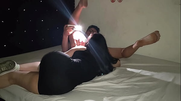 Makan Bareng Sepupu Tiri, Tangan Saling Meraba Di Bawah Meja