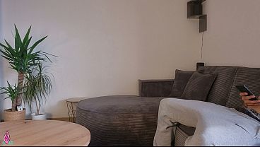 Ibu Tiri Lihat Kontol Anak Tirinya Berdiri Pas Lagi Bersihin Rumah, Langsung Bantu Keluarin Air Mani Di Pantat Gede Bulatnya.