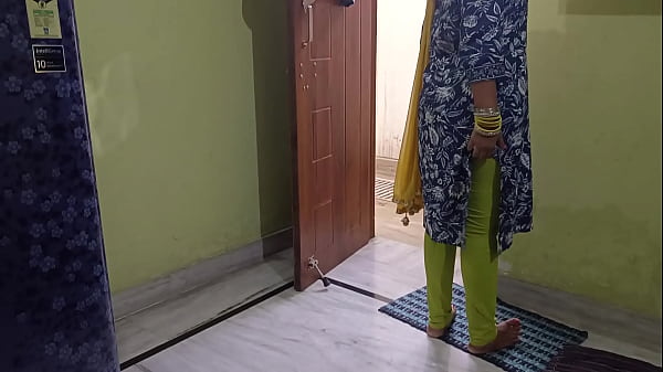 Bapak Mertua India Ngewein Mantu Sambil Pura-pura Ngobatin Sakit!