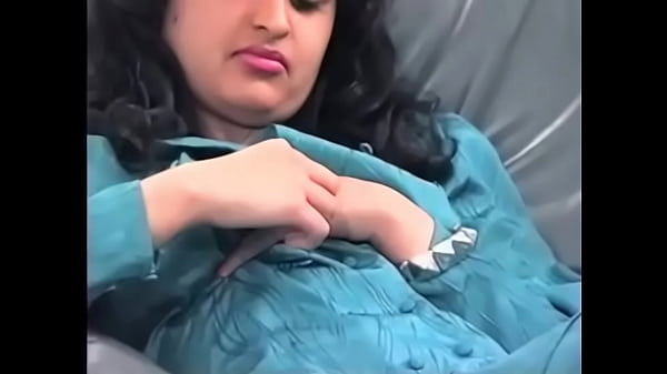 Ravina Si Cewek Desi, Bikin Makin Pengen