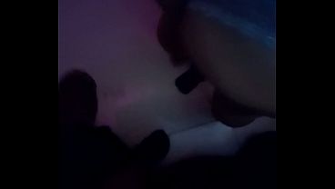 Ibu Muda 31 Tahun, Goyang Sendiri Di Kamar. Akhirnya Temen Mabuk Bikin Basah.