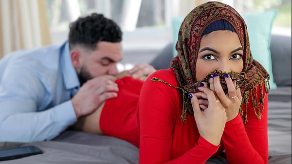 Kakak Tiri Mau Ngajarin Adik Tiri Berjilbabnya Beberapa Hal Sebelum Dia Nikah, Biar Siap Di Ranjang.