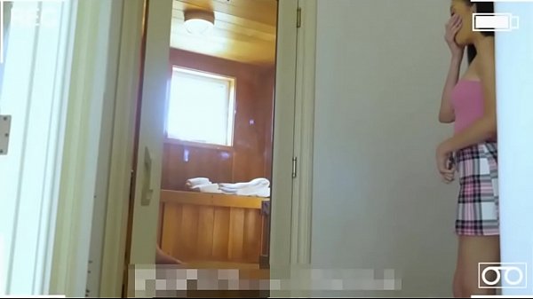 Lana Rhoades Ngintipin Langkahnya Si Adik Tiri Di Kamar