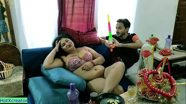 Ulang Tahun Bhabhi Panas India Ngentot Dengan Pacar Muda!