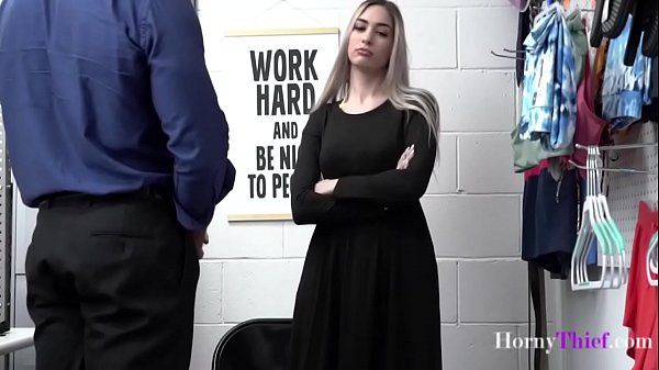 Cewek Hijab Nakal Bobok Polisi Biar Bebas Dari Penjara – Delilah Day | Hornythief