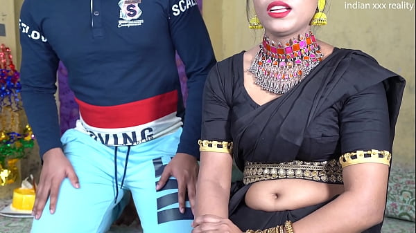 Gila! Hari Ulang Tahun Ibu Tiri India Yang Super Seksi! Malam Penuh Nafsu Dan Kenikmatan Terlarang Di Kamar Tidur!