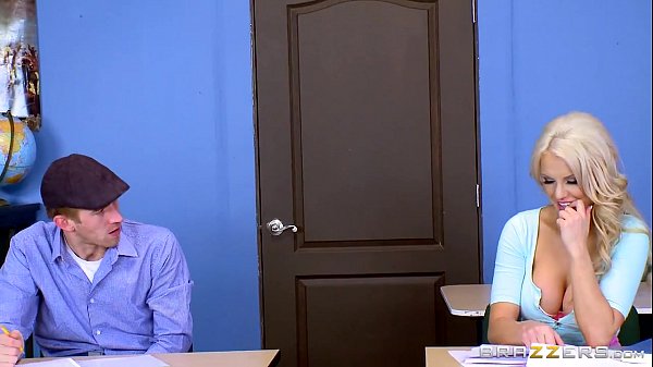 Goyangin Tete Gede Kenzie Taylor Di Sekolah, Bikin Mr.p Meleleh