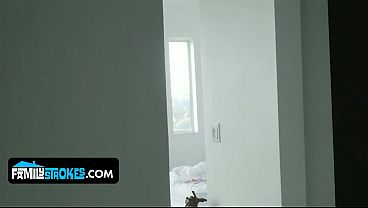 Geboy Tebal Kakak Tiri Pirang Daisy Stone Dijilat Dan Disemprot Habis Sama Adik Tiri Yang Horny