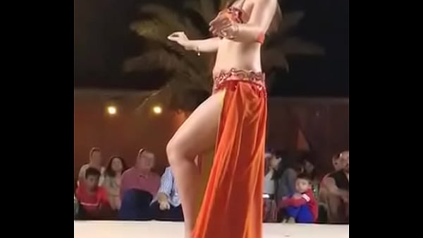 Tarian Desi Bikin Makin Basah, Goyangannya Bikin Nafsu Naik