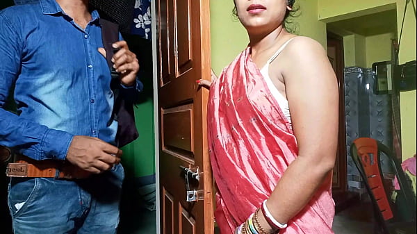 ब्रा बेचने वाले ने भाभी को फंसाकर जमकर चोदा, भारतीय गंदगी साफ हिंदी में