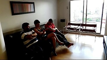 Gak Ada Tontonan Di Tv, Jadi Gw Ngebangsat Sama Tukang Pipa Dan Temen Suami Gw, Mantap Banget Kontolannya