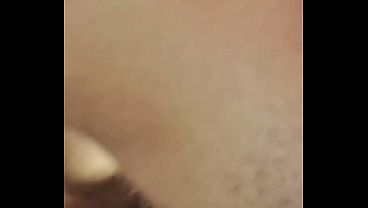 سعودي متحمس يشوف مرته تتناك قدامه وهو بيتفرج على سكس عربي نار، دياثة سعودية كسها
