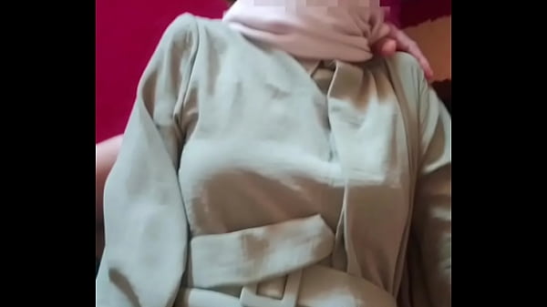 Saudari Tiri Berhijab Digebukin Pas Momen Lebaran, Rasanya Makin Nikmat.