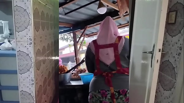 Ibu-ibu Muslim Indonesia Montok, Siap Digoyang