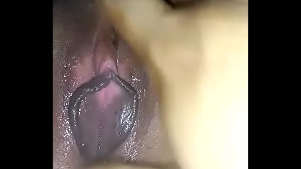 Cewek India Lagi Siapin Bumbu Dapur, Basah Kuyup Keringet, Tangannya Mainin Bumbu Sambil Ngeliatin Lo Mesum.
