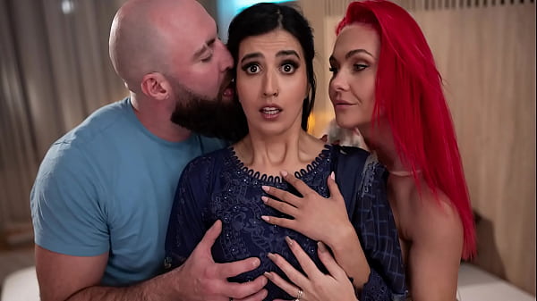 Gadis Arab Konservatif Ngewe Bareng Kembarannya, Threesome Panas